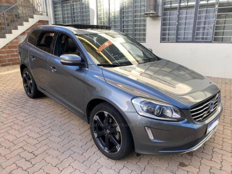 VOLVO - XC60 - 2016/2017 - Cinza - R$ 150.000,00