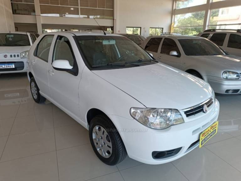 FIAT - PALIO - 2014/2015 - Branca - Sob Consulta