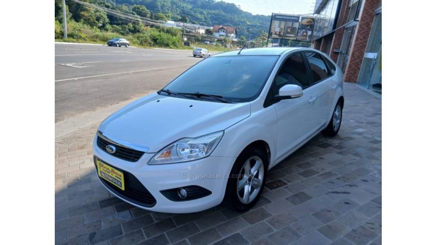 FORD - FOCUS - 2012/2013 - Branca - Sob Consulta