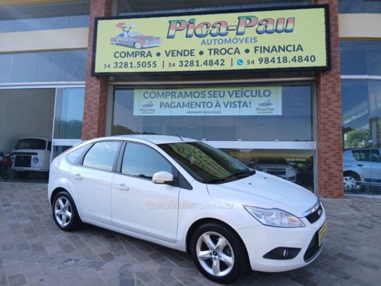 FORD - FOCUS - 2012/2013 - Branca - Sob Consulta