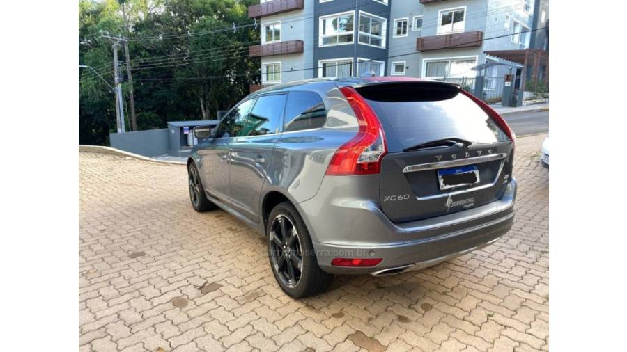 VOLVO - XC60 - 2016/2017 - Cinza - R$ 150.000,00