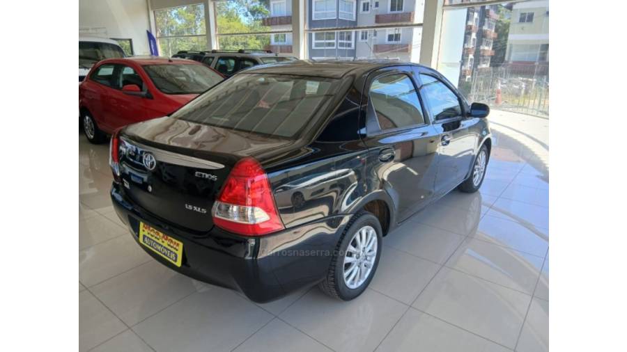TOYOTA - ETIOS - 2013/2013 - Preta - Sob Consulta