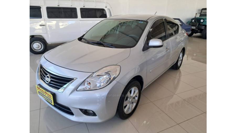 NISSAN - VERSA - 2012/2013 - Prata - Sob Consulta