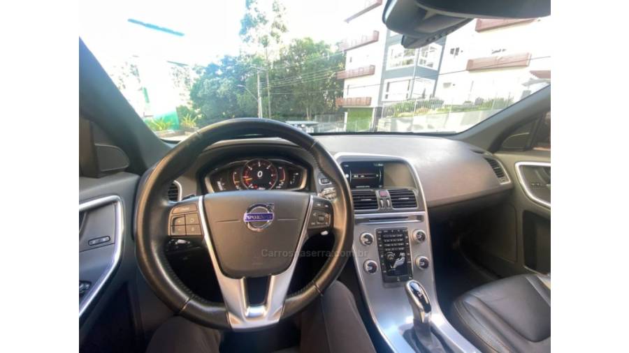 VOLVO - XC60 - 2016/2017 - Cinza - R$ 150.000,00